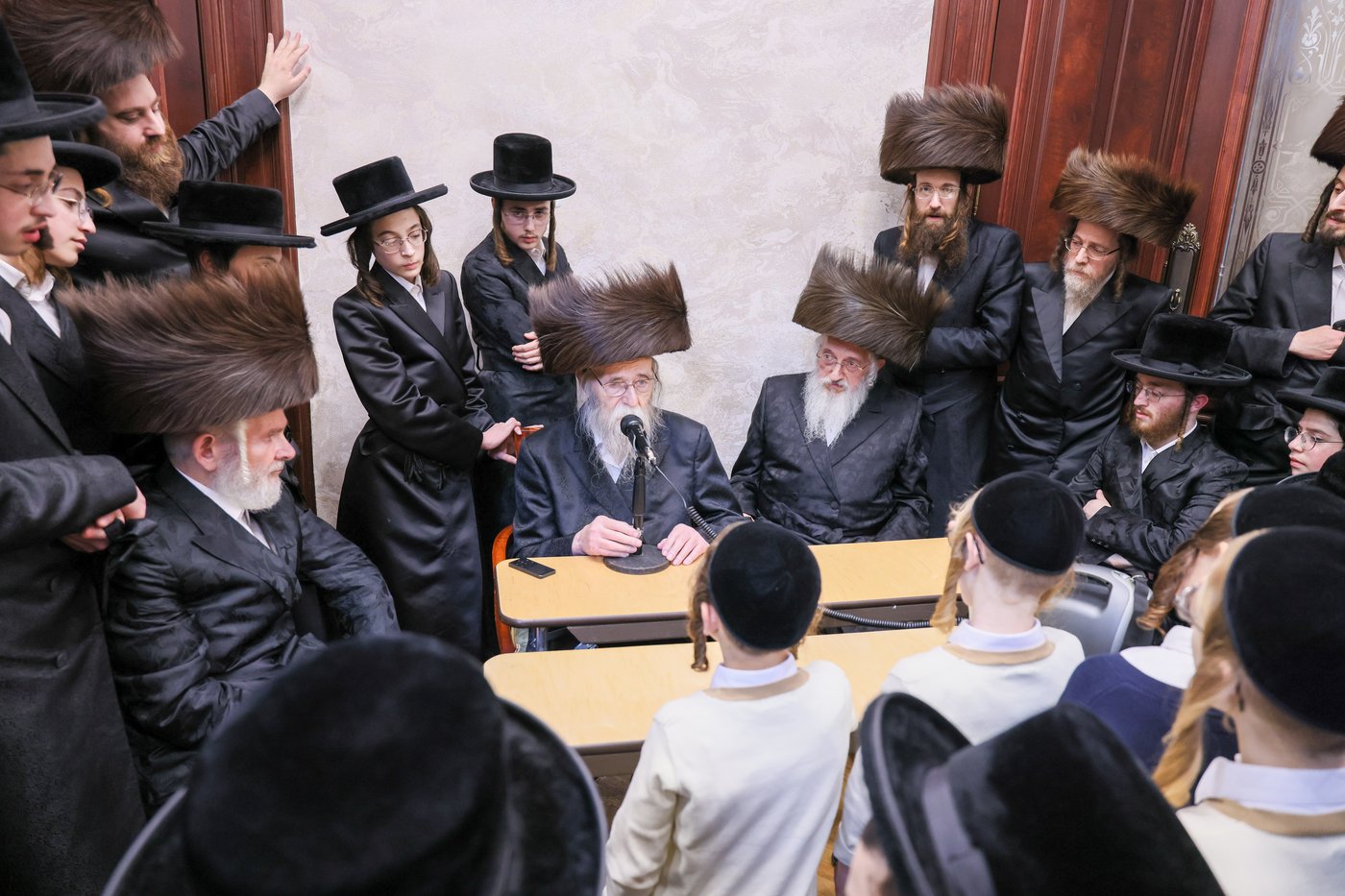 הבחורים במעון ה'ויואל משה' זי"ע ברחוב בעדפארד 500 | צילום: באדיבות המצלם