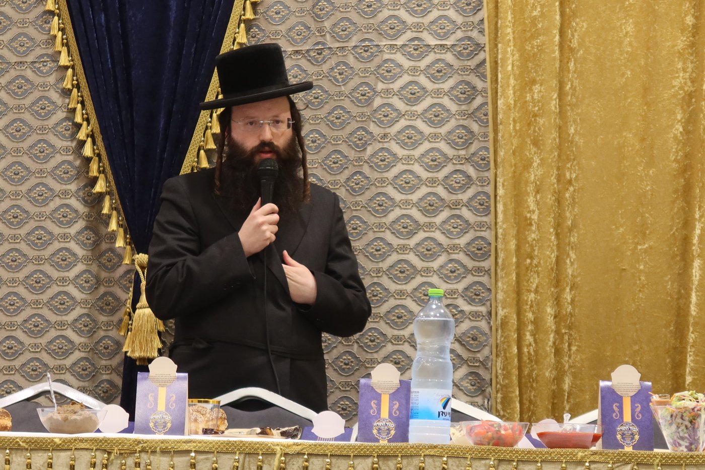 מעמד כבוד התורה בחצר זוועהיל