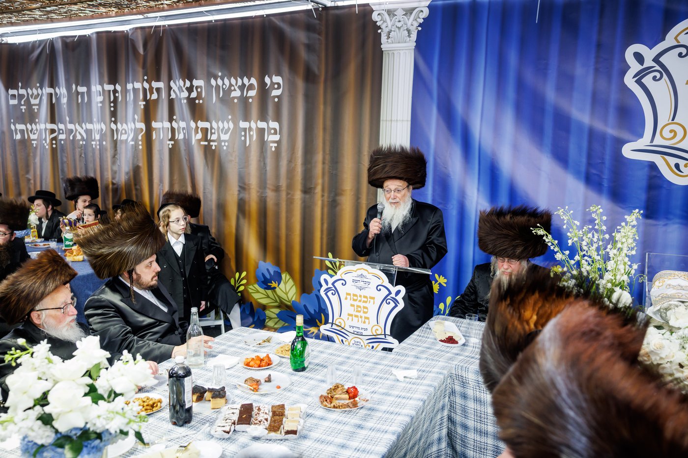 הכנסת ספר תורה במפעל פאבובוד | צילום: JDN