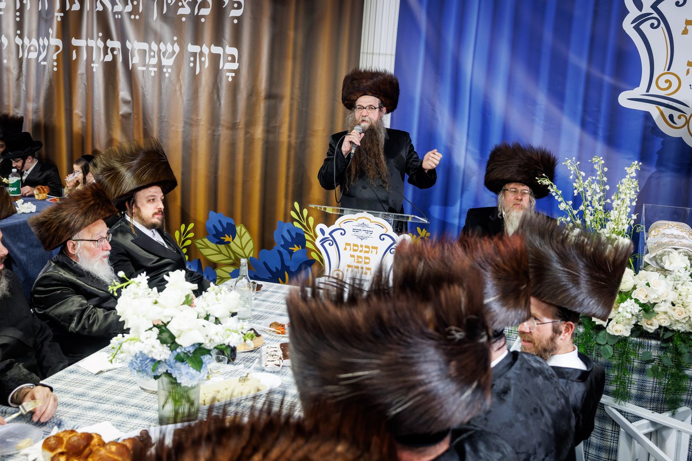 הכנסת ספר תורה במפעל פאבובוד | צילום: JDN