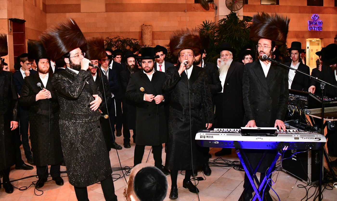 מהשמחה בבני ברק | צילום: שוקי לרר