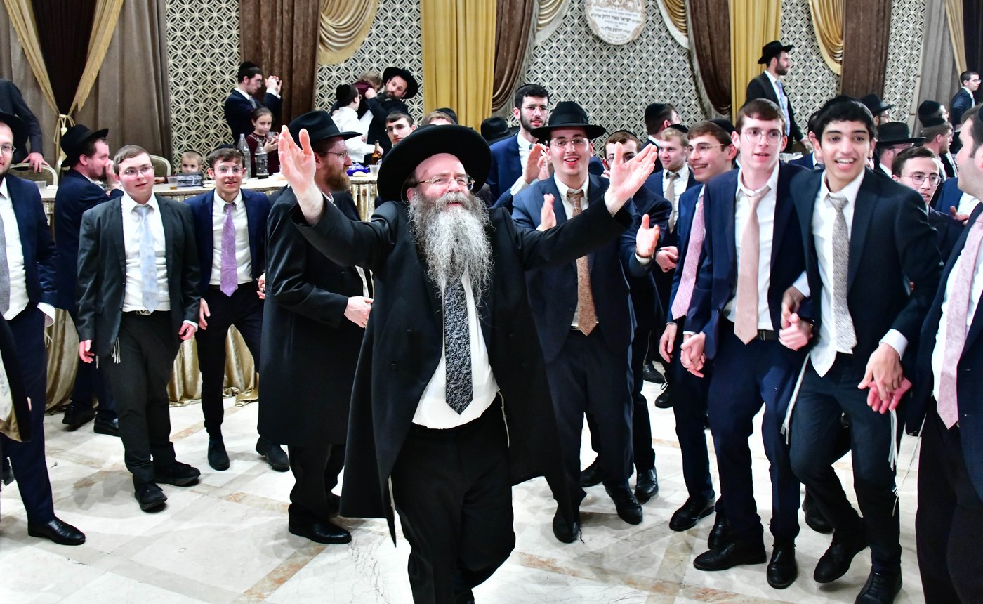 מהשמחה בבני ברק | צילום: שוקי לרר