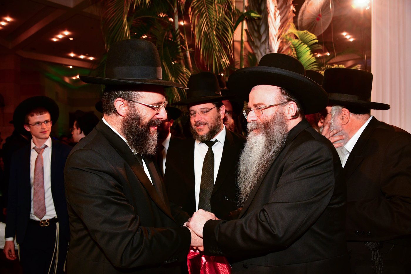 מהשמחה בבני ברק | צילום: שוקי לרר