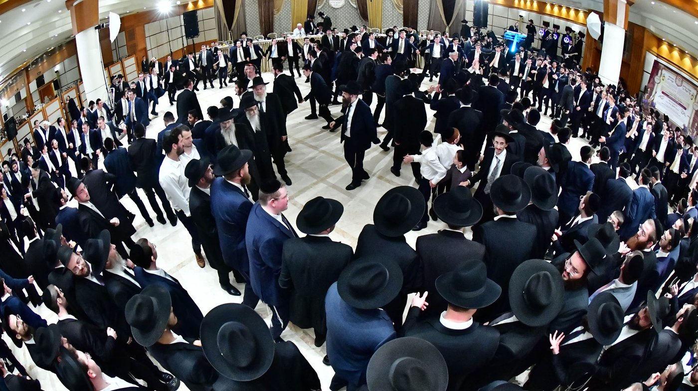 מהשמחה בבני ברק | צילום: שוקי לרר