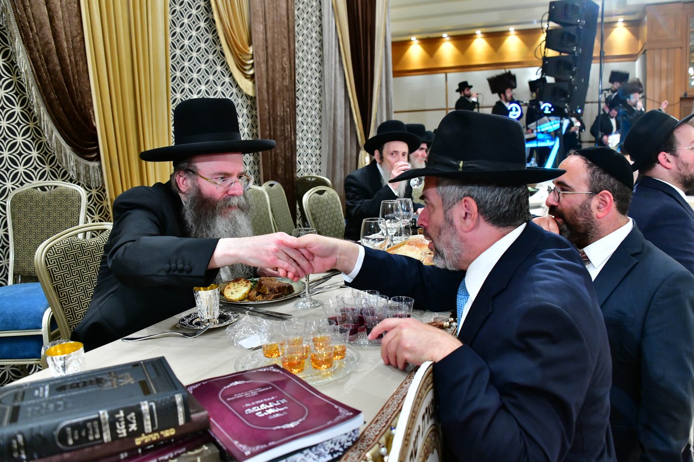 מהשמחה בבני ברק | צילום: שוקי לרר