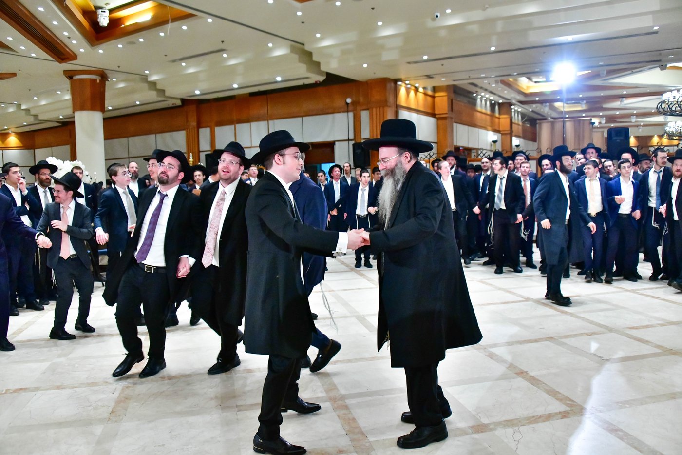 מהשמחה בבני ברק | צילום: שוקי לרר
