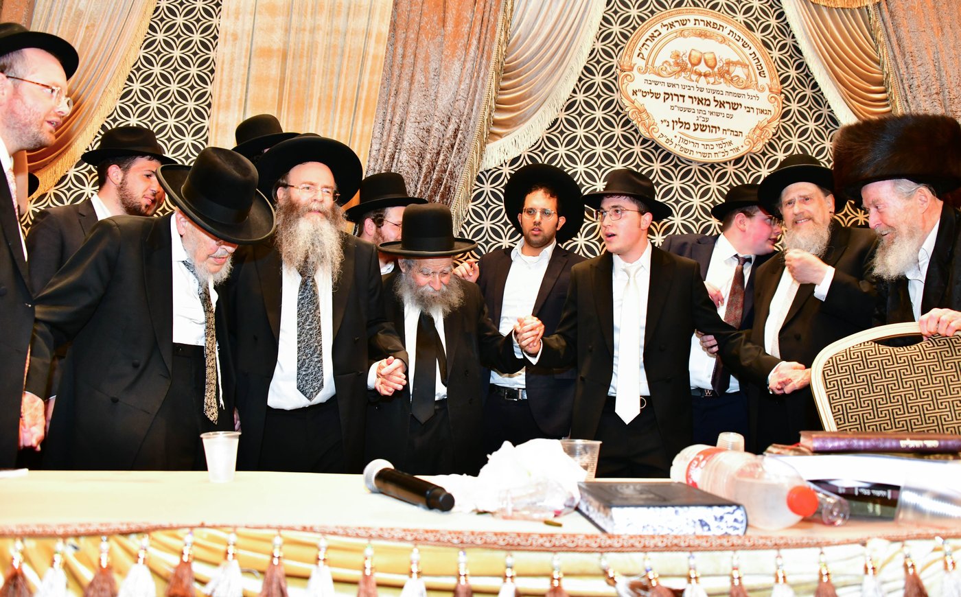 מהשמחה בבני ברק | צילום: שוקי לרר
