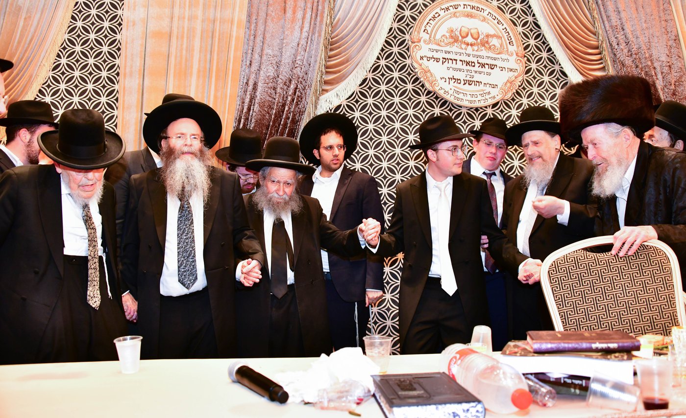 מהשמחה בבני ברק | צילום: שוקי לרר