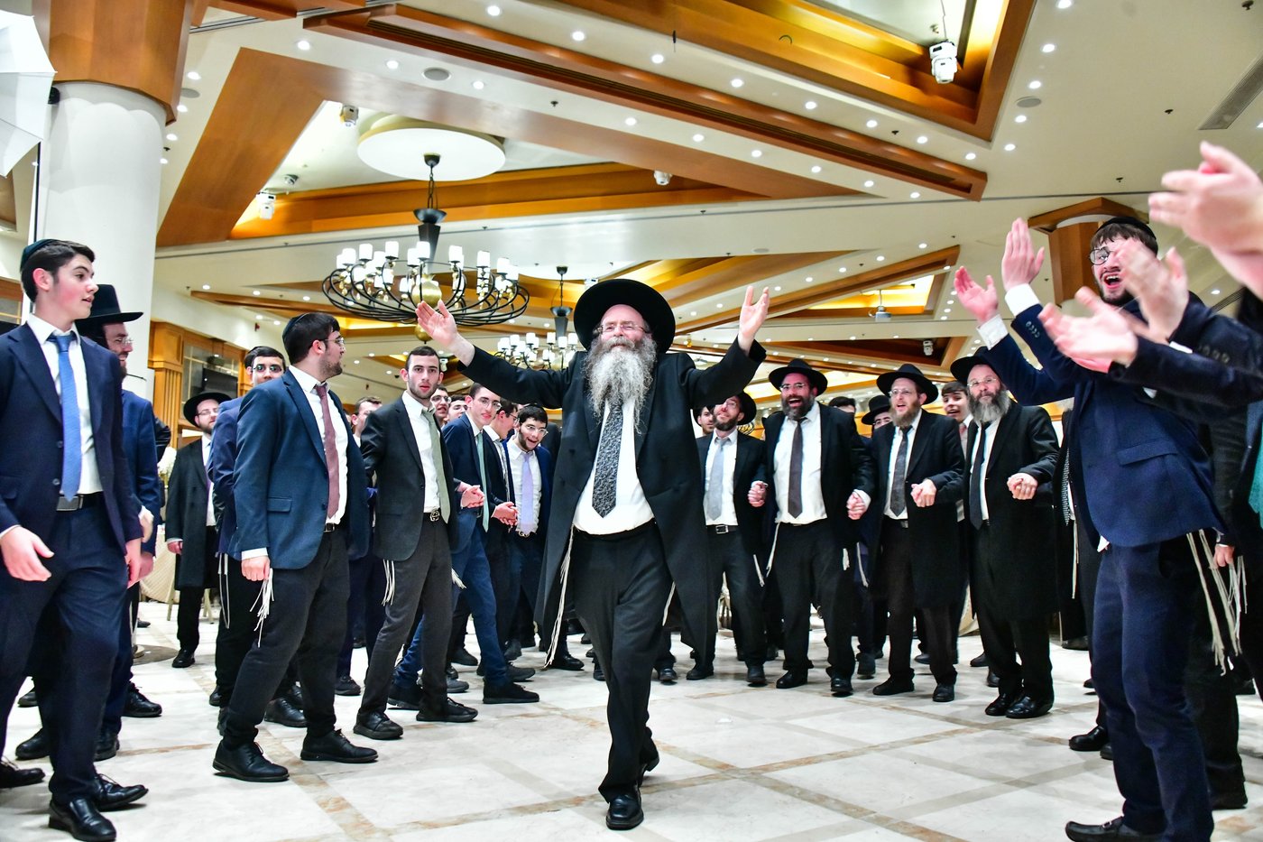 מהשמחה בבני ברק | צילום: שוקי לרר