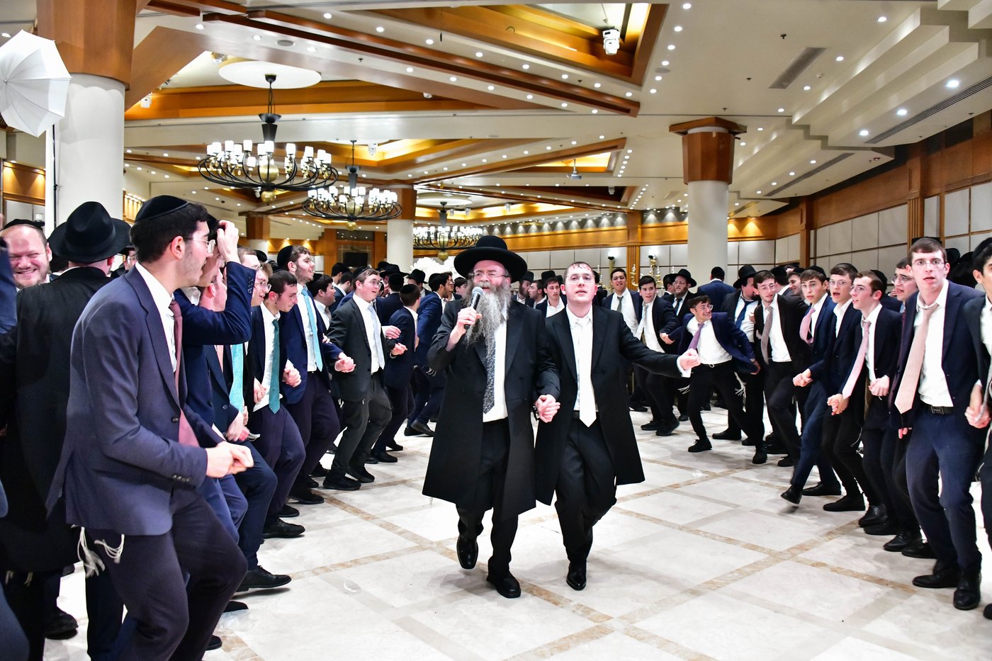 מהשמחה בבני ברק | צילום: שוקי לרר