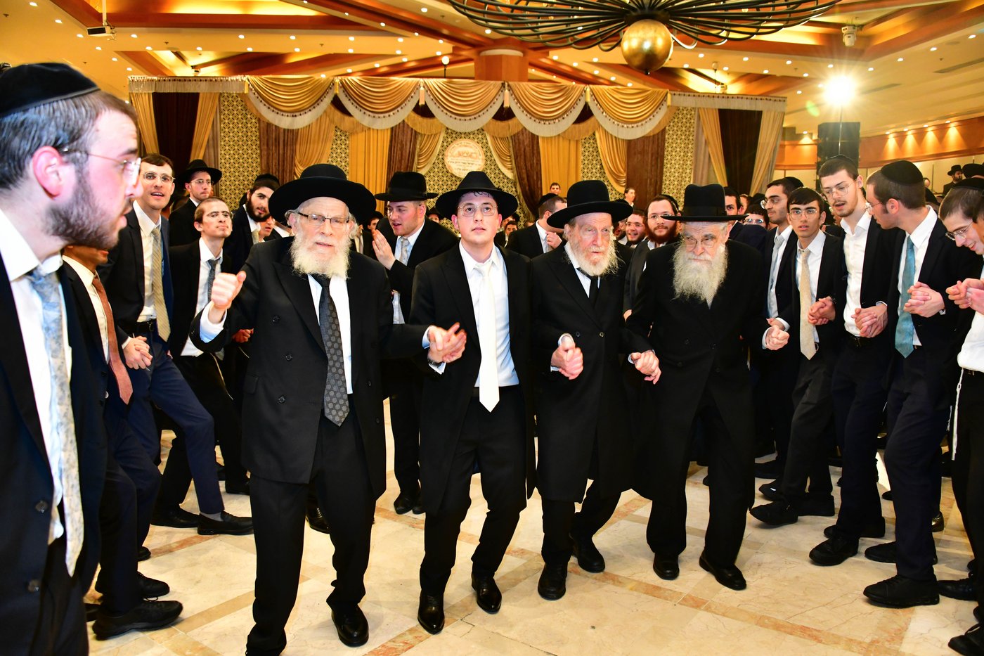 מהשמחה בבני ברק | צילום: שוקי לרר