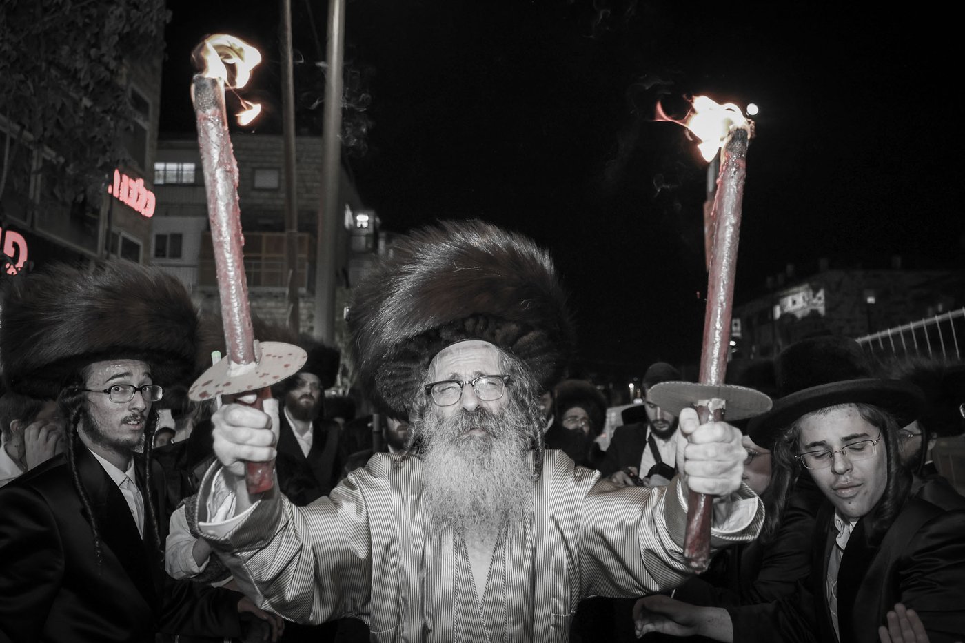 הכנסת ספר תורה אצל הגה"צ רבי נחמן בידרמן | צילום: א. אייזנבאך