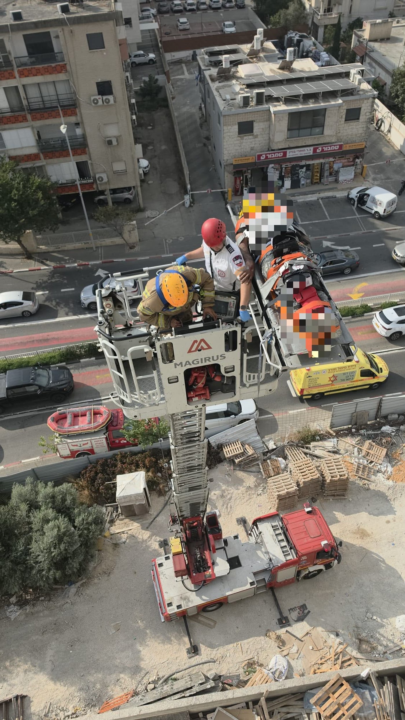 חילוץ הפועל מהקומה השביעית