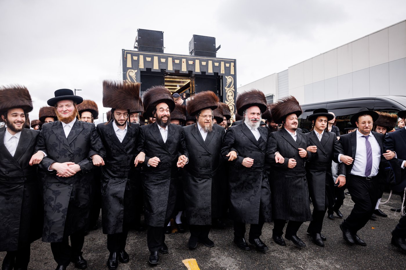 הכנסת ספר תורה במפעל פאבובוד | צילום: JDN