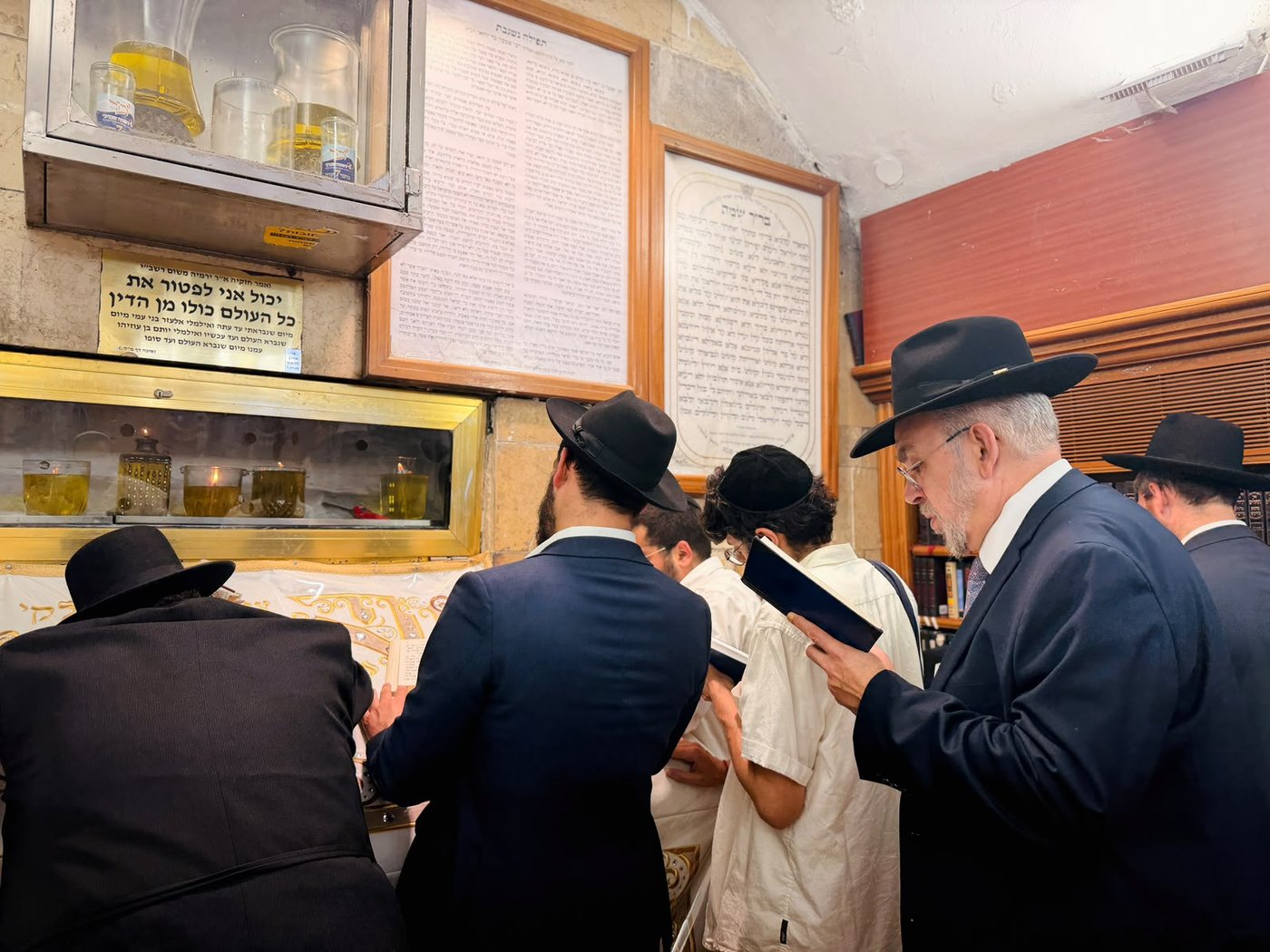 חבר הכנסת יעקב אשר בציון הרשב"י במירון