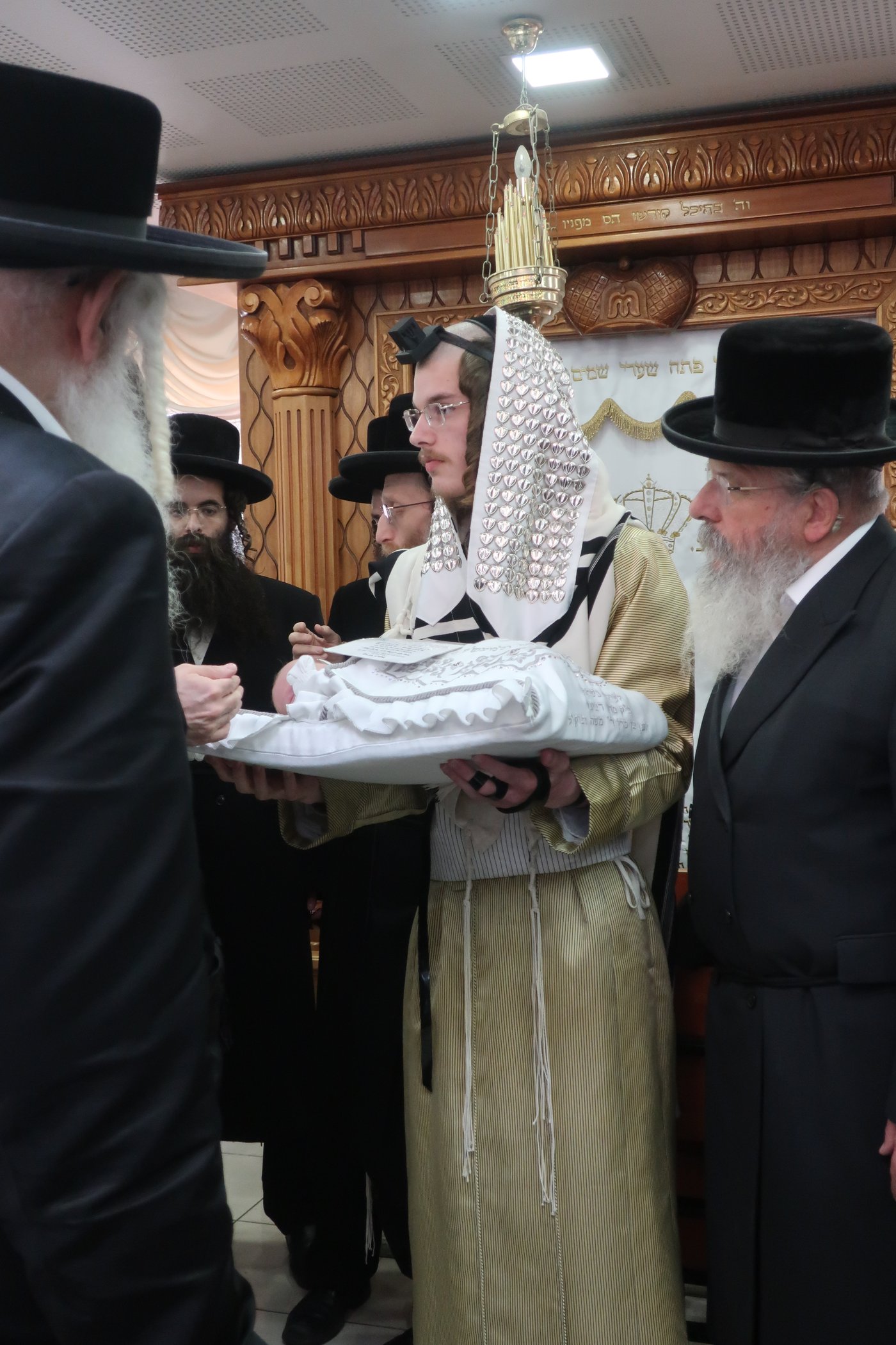 שמחת הברית לנין האדמו"רים מערלוי וקאסוב ויזניץ
