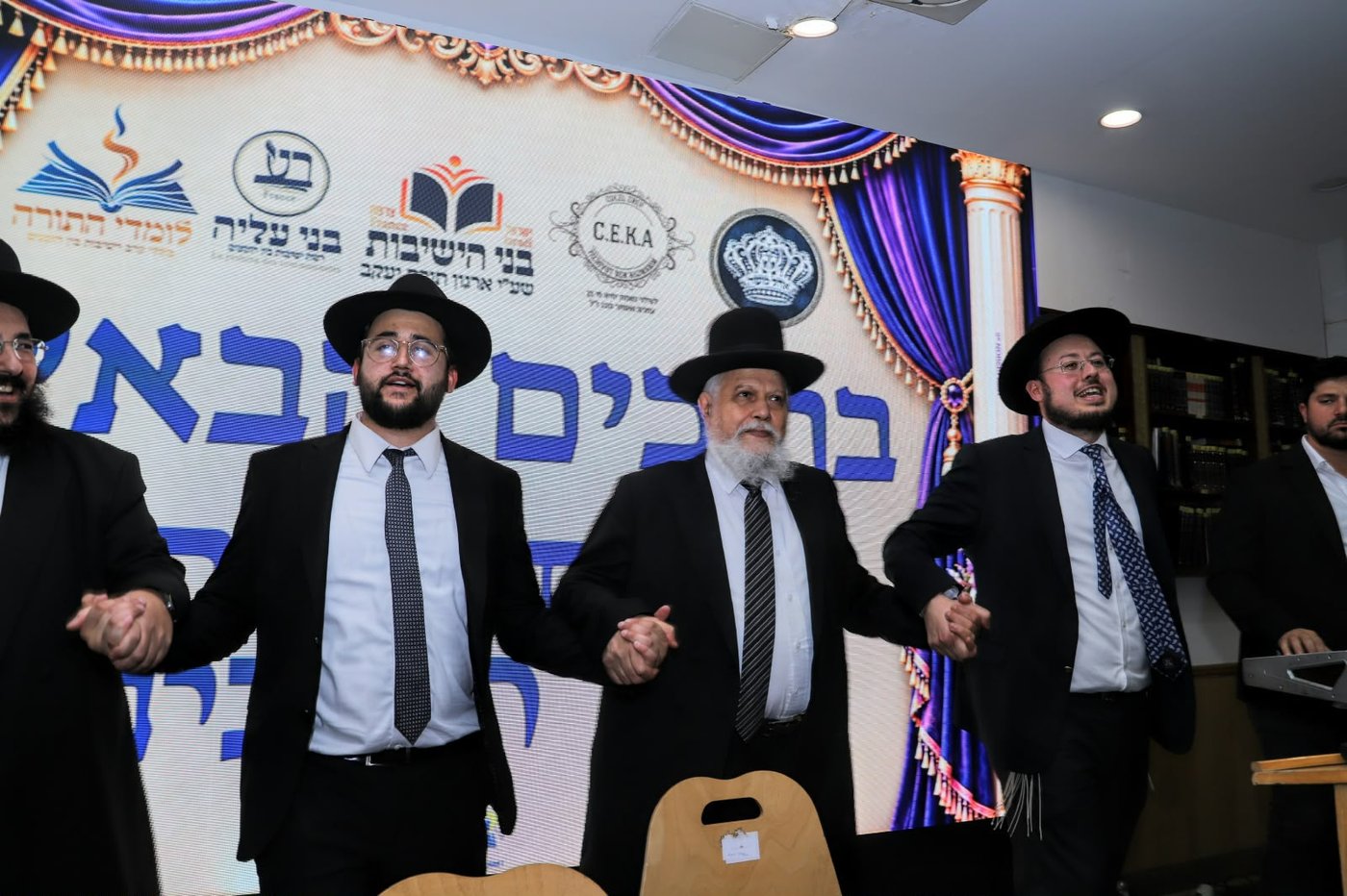מהמעמד בפריז
