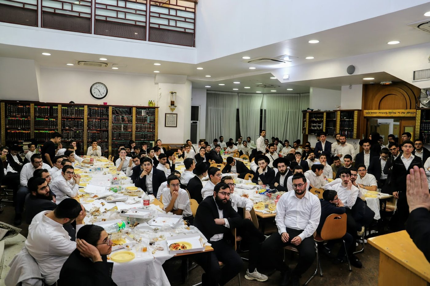 מהמעמד בפריז
