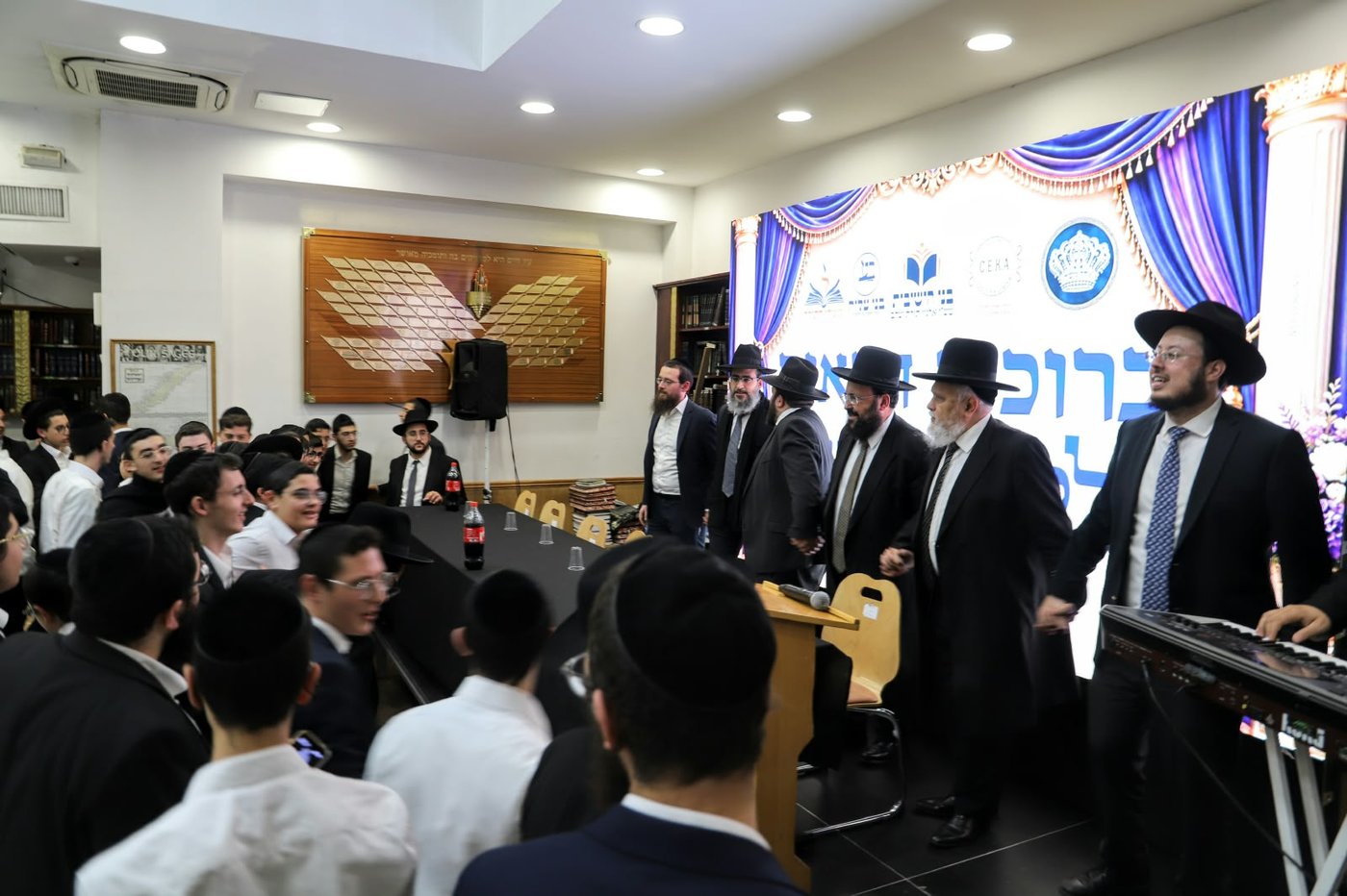 מהמעמד בפריז