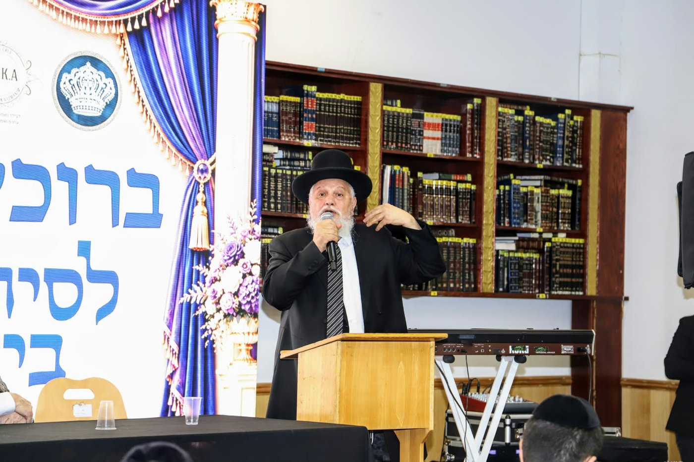 מהמעמד בפריז