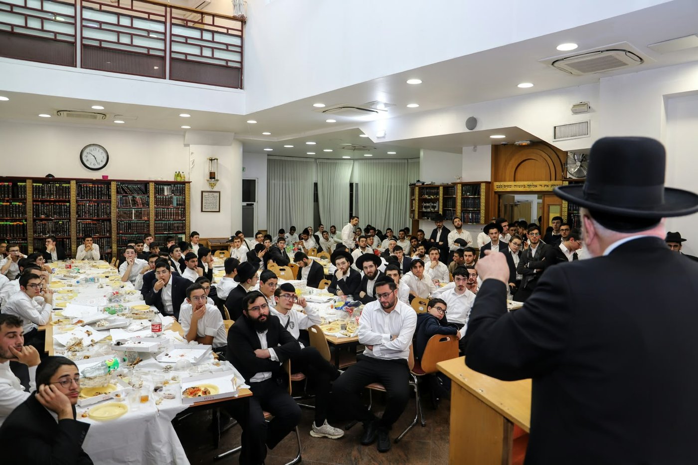 מהמעמד בפריז
