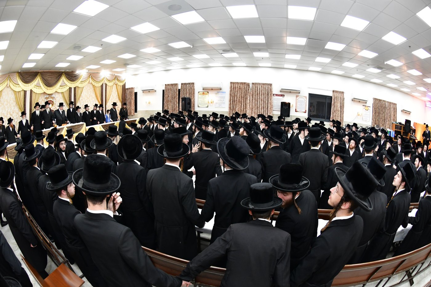 הרה"צ רבי אהרן מרדכי רוקח שליט"א באשדוד