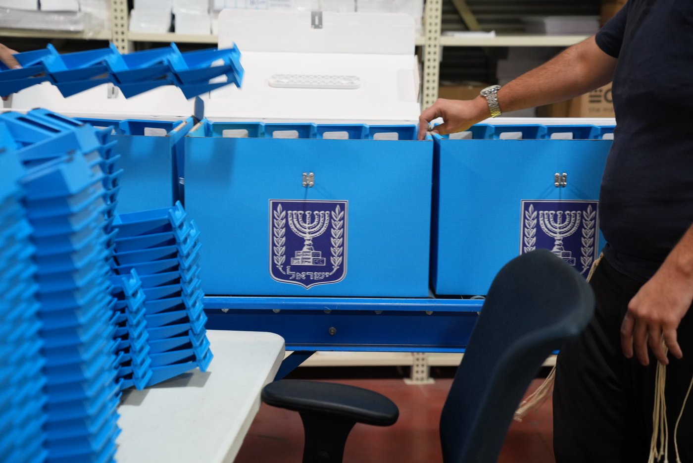 הסיור במרכז הלוגיסטי