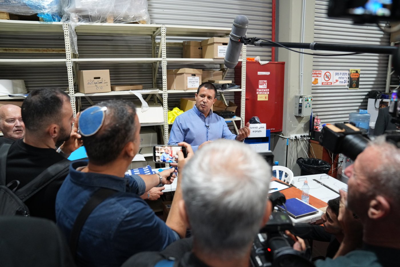 הסיור במרכז הלוגיסטי