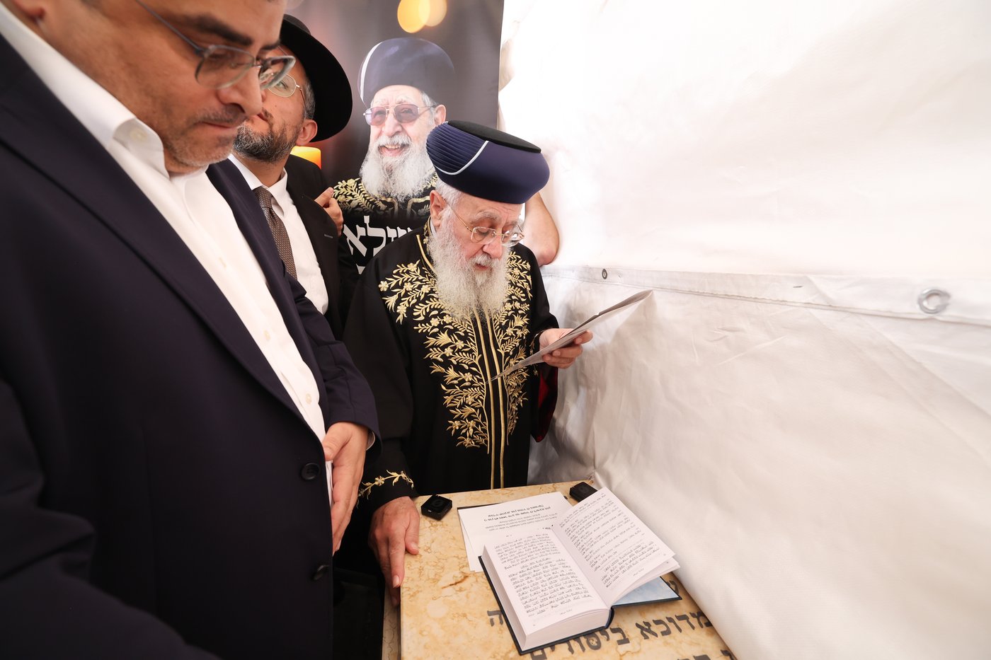 הראשל"צ הגר"י יוסף שליט"א בציונו של מרן זצוק"ל