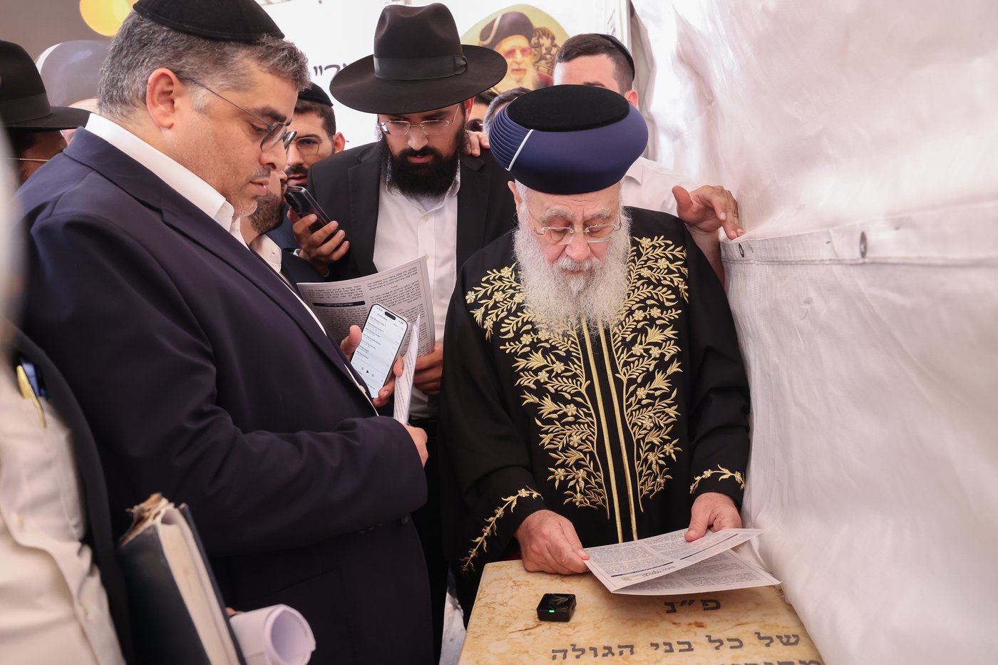 הראשל"צ הגר"י יוסף שליט"א בציונו של מרן זצוק"ל