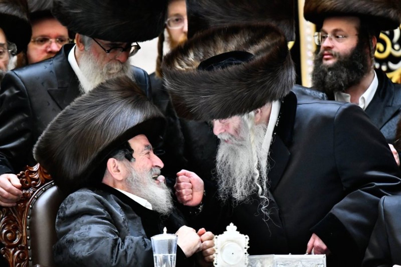הגיסים, האדמו"רים מויז'ניץ וקרעטשניף ירושלים