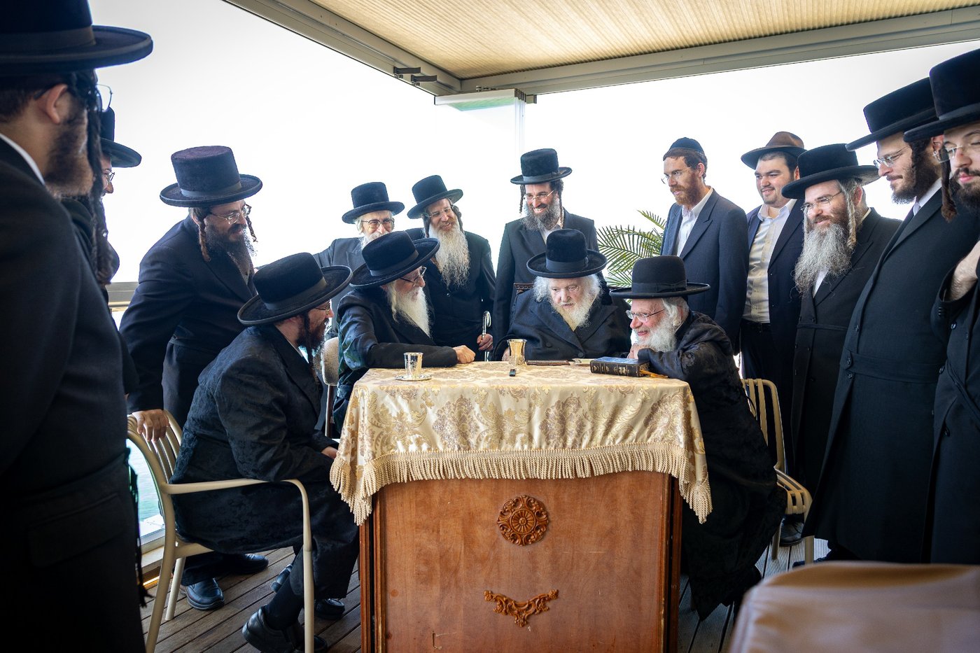 האדמו"ר מצאנז שליט"א בביקור אצל הגאון רבי משה שטרנבוך שליט"א | צילום: א. אייזנבאך