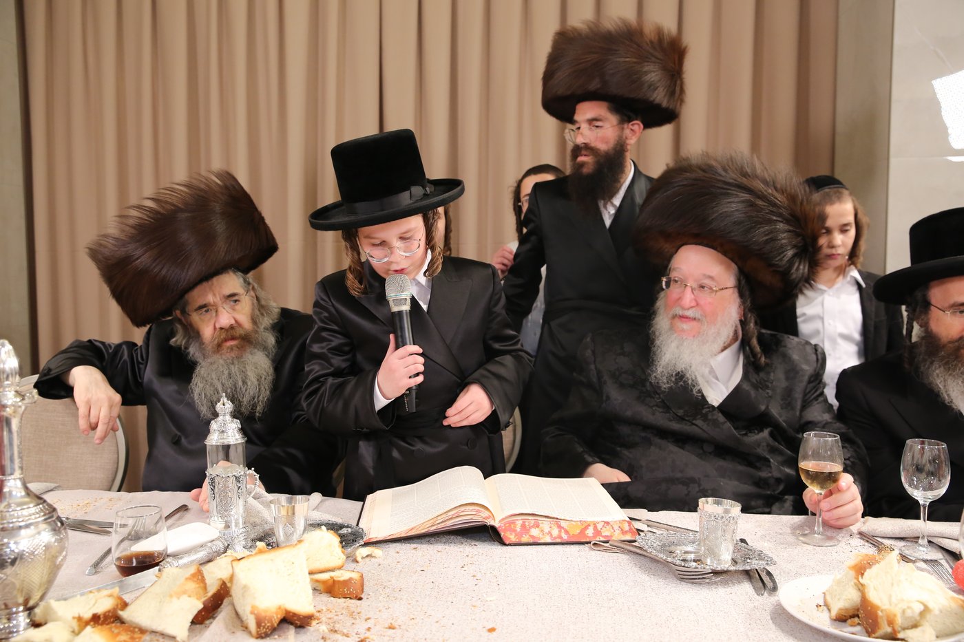 שמחת בר המצווה בחצרות טריסק-סאווראן • צילום: דוד קשת