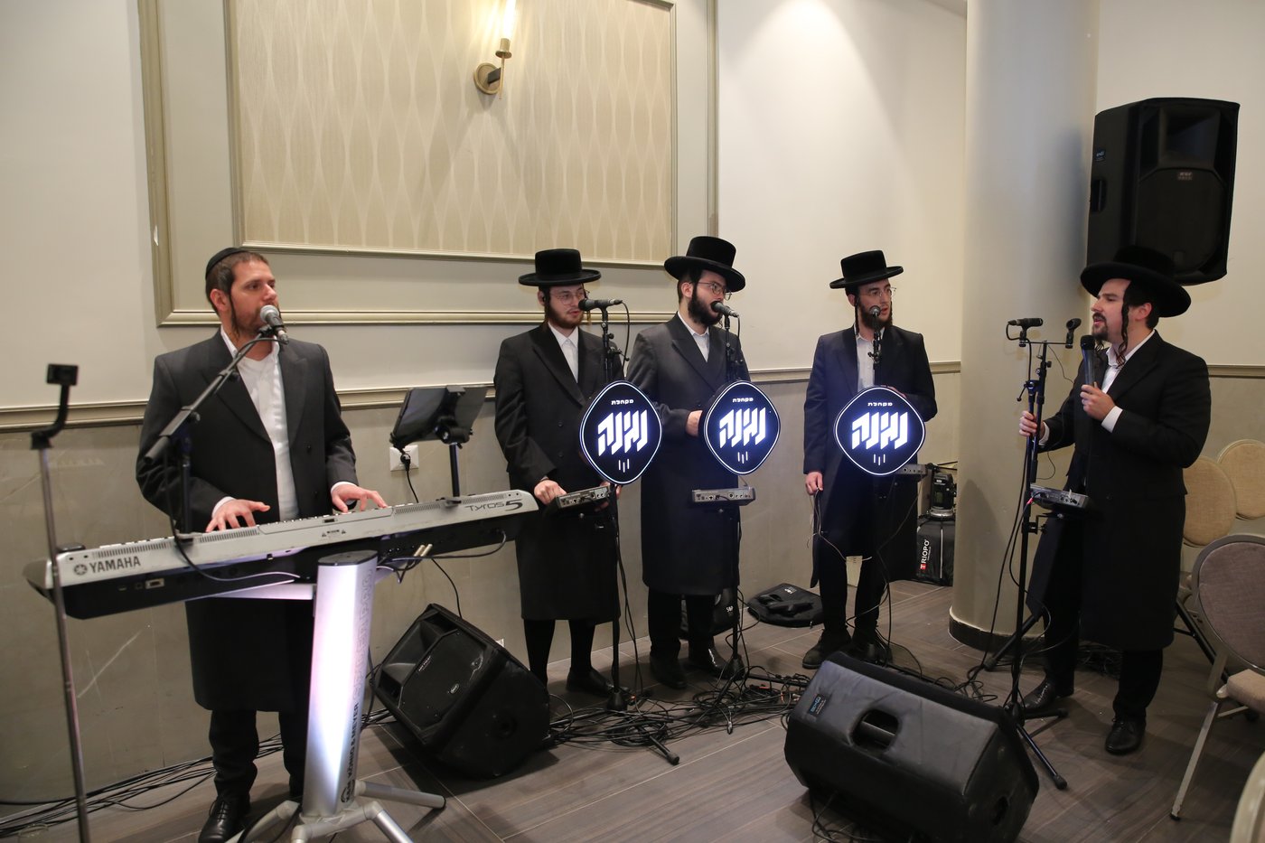 שמחת בר המצווה בחצרות טריסק-סאווראן • צילום: דוד קשת