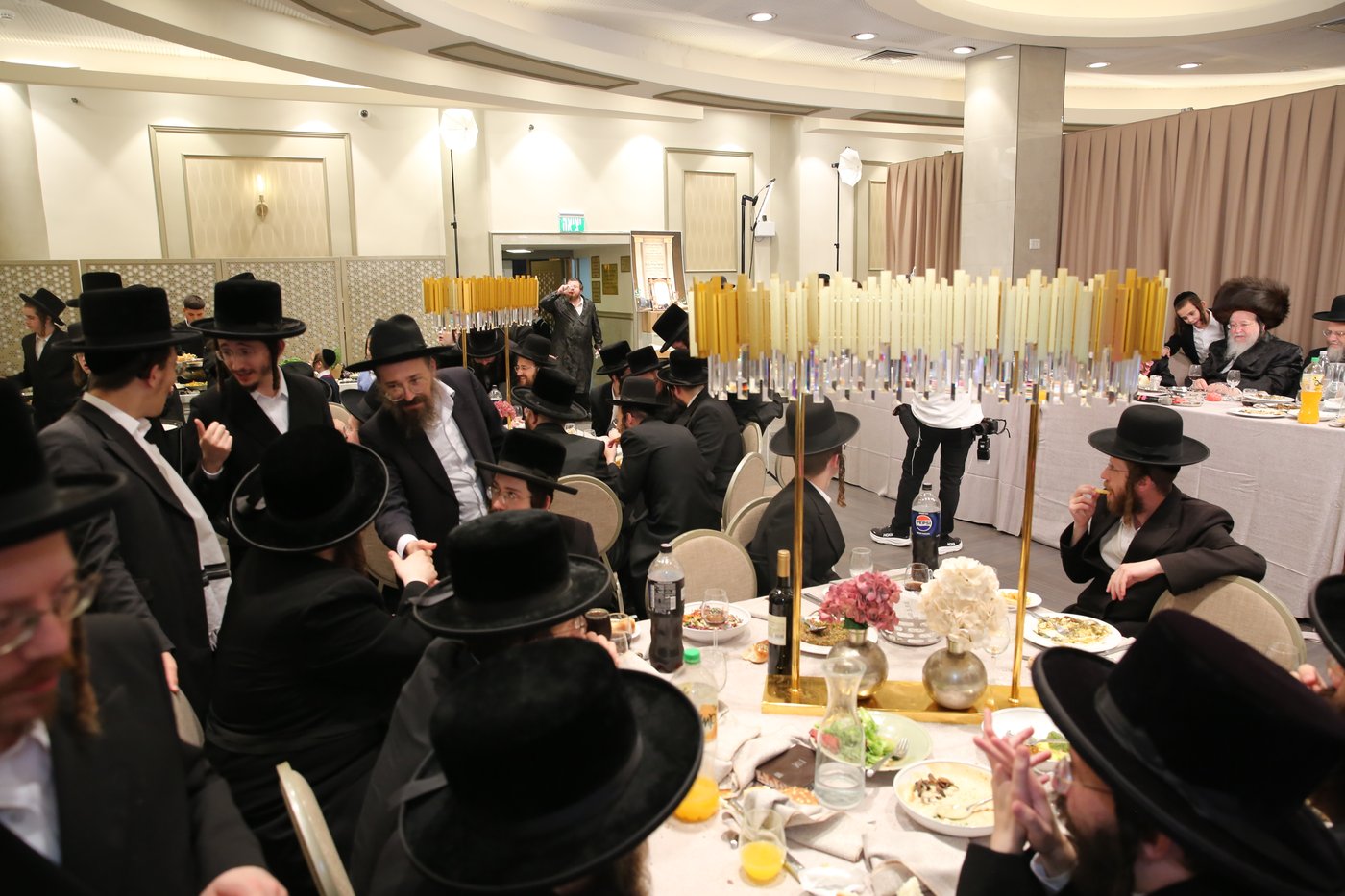 שמחת בר המצווה בחצרות טריסק-סאווראן • צילום: דוד קשת