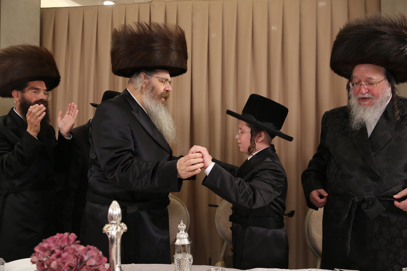 שמחת בר המצווה בחצרות טריסק-סאווראן • צילום: דוד קשת