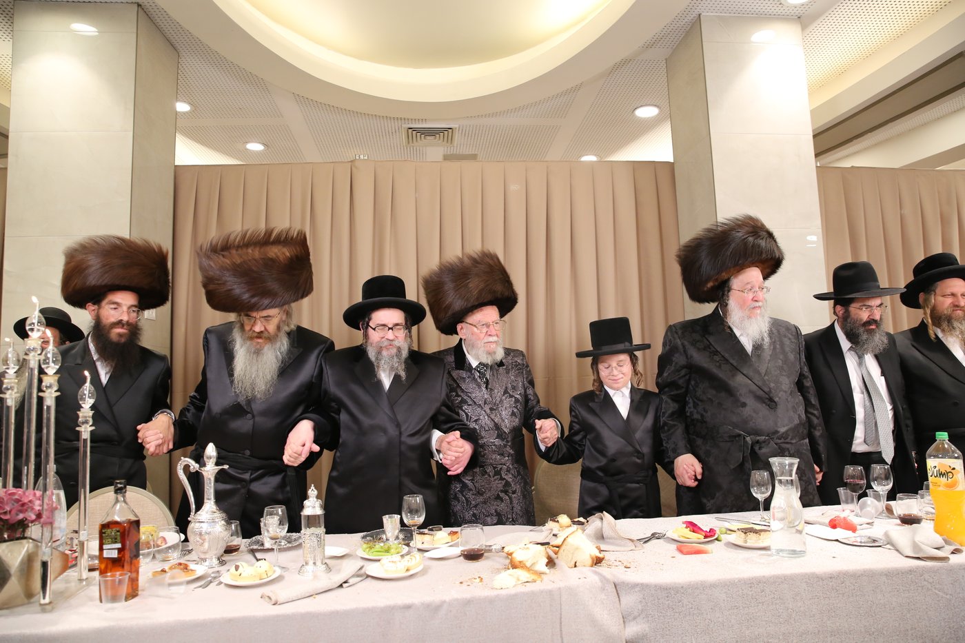 שמחת בר המצווה בחצרות טריסק-סאווראן • צילום: דוד קשת