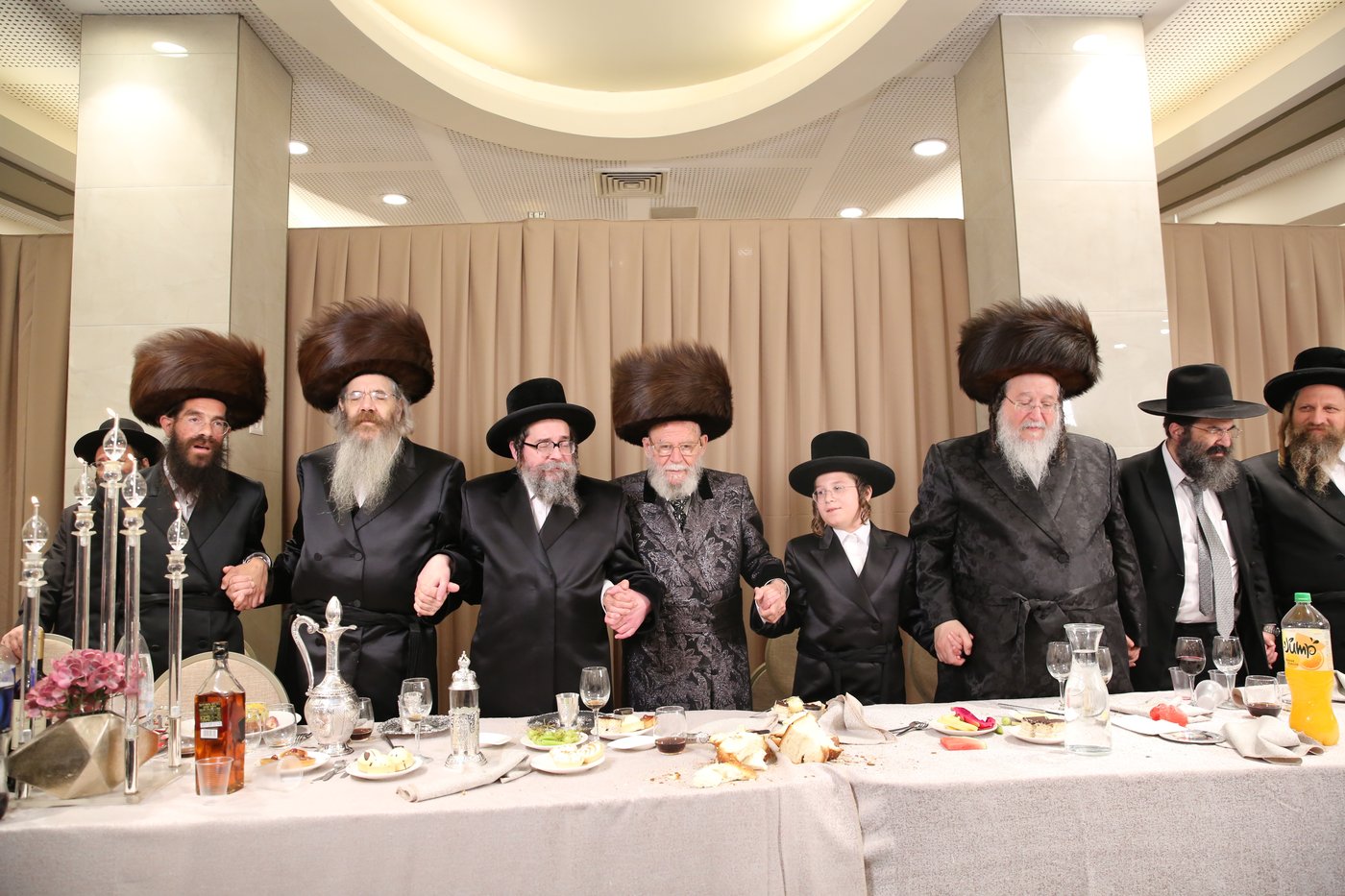 שמחת בר המצווה בחצרות טריסק-סאווראן • צילום: דוד קשת