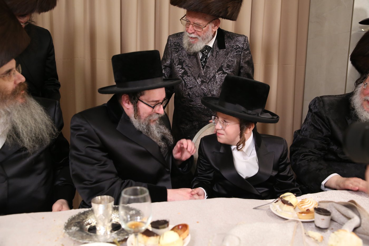 שמחת בר המצווה בחצרות טריסק-סאווראן • צילום: דוד קשת