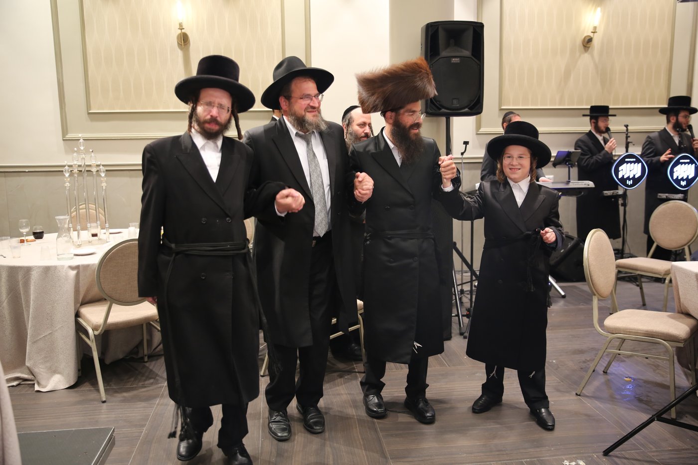שמחת בר המצווה בחצרות טריסק-סאווראן • צילום: דוד קשת