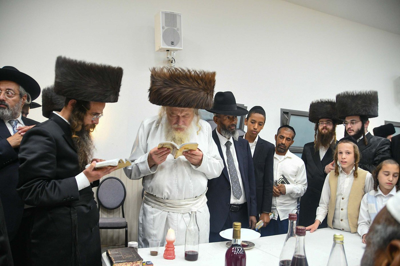 האדמו"ר ממבקשי אמונה שליט"א בעמנואל | צילום: ארי קופרשטוק