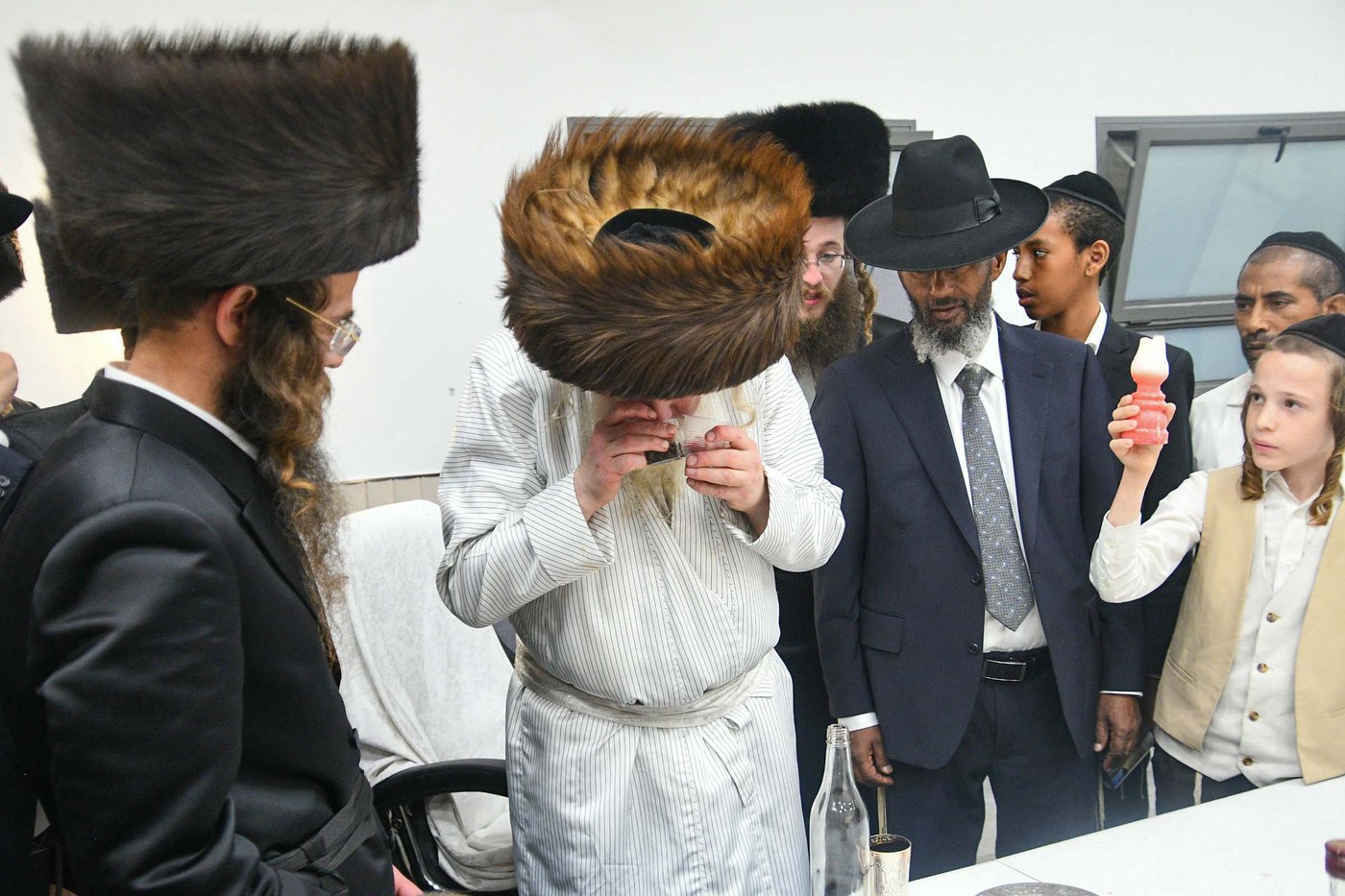האדמו"ר ממבקשי אמונה שליט"א בעמנואל | צילום: ארי קופרשטוק