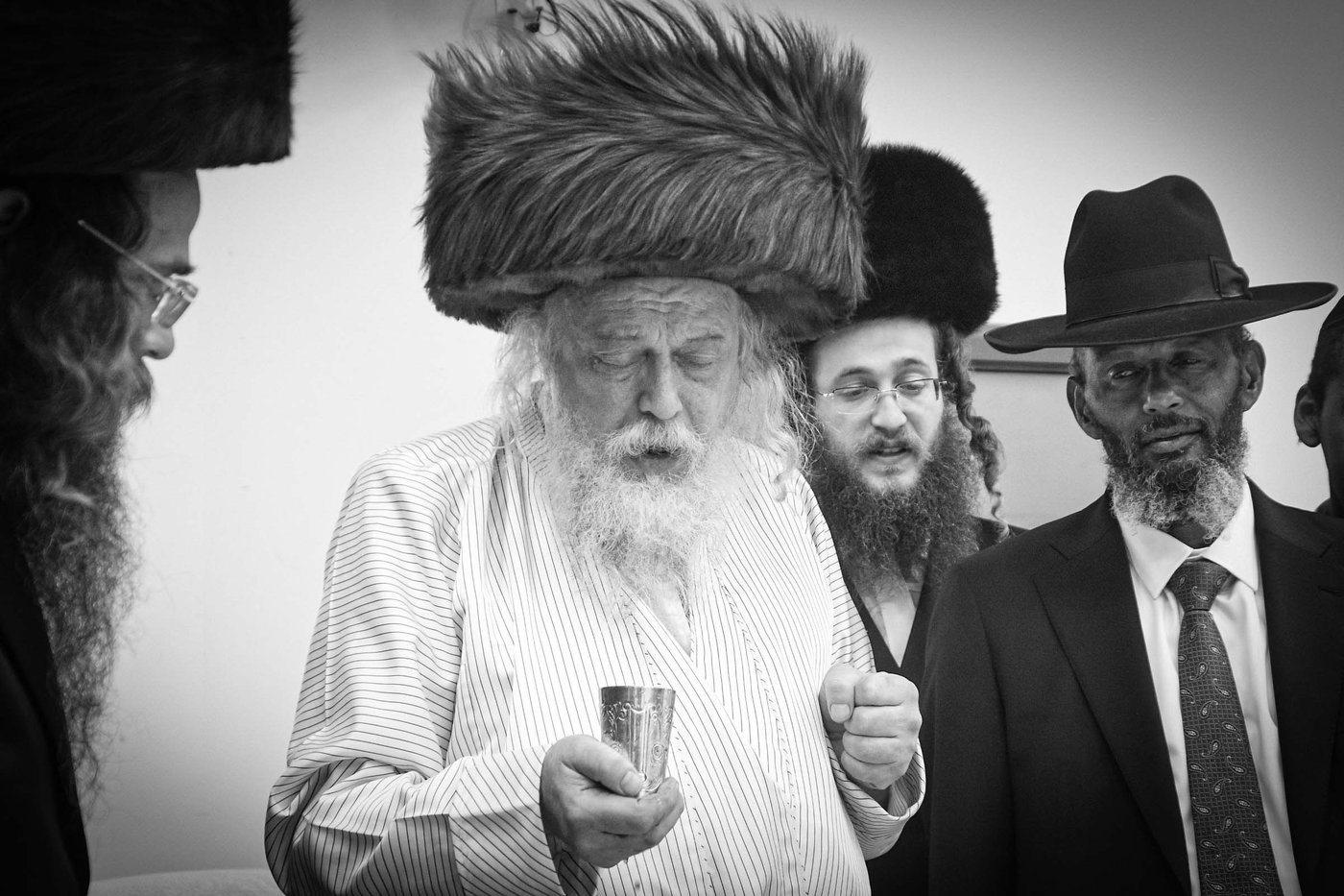 האדמו"ר ממבקשי אמונה שליט"א בעמנואל | צילום: ארי קופרשטוק