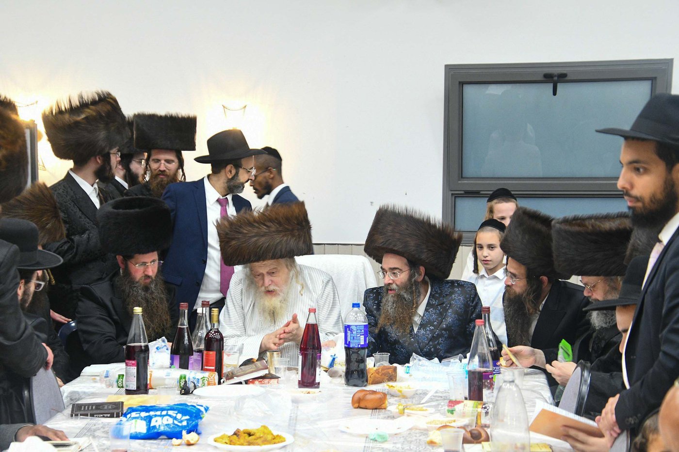 האדמו"ר ממבקשי אמונה שליט"א בעמנואל | צילום: ארי קופרשטוק
