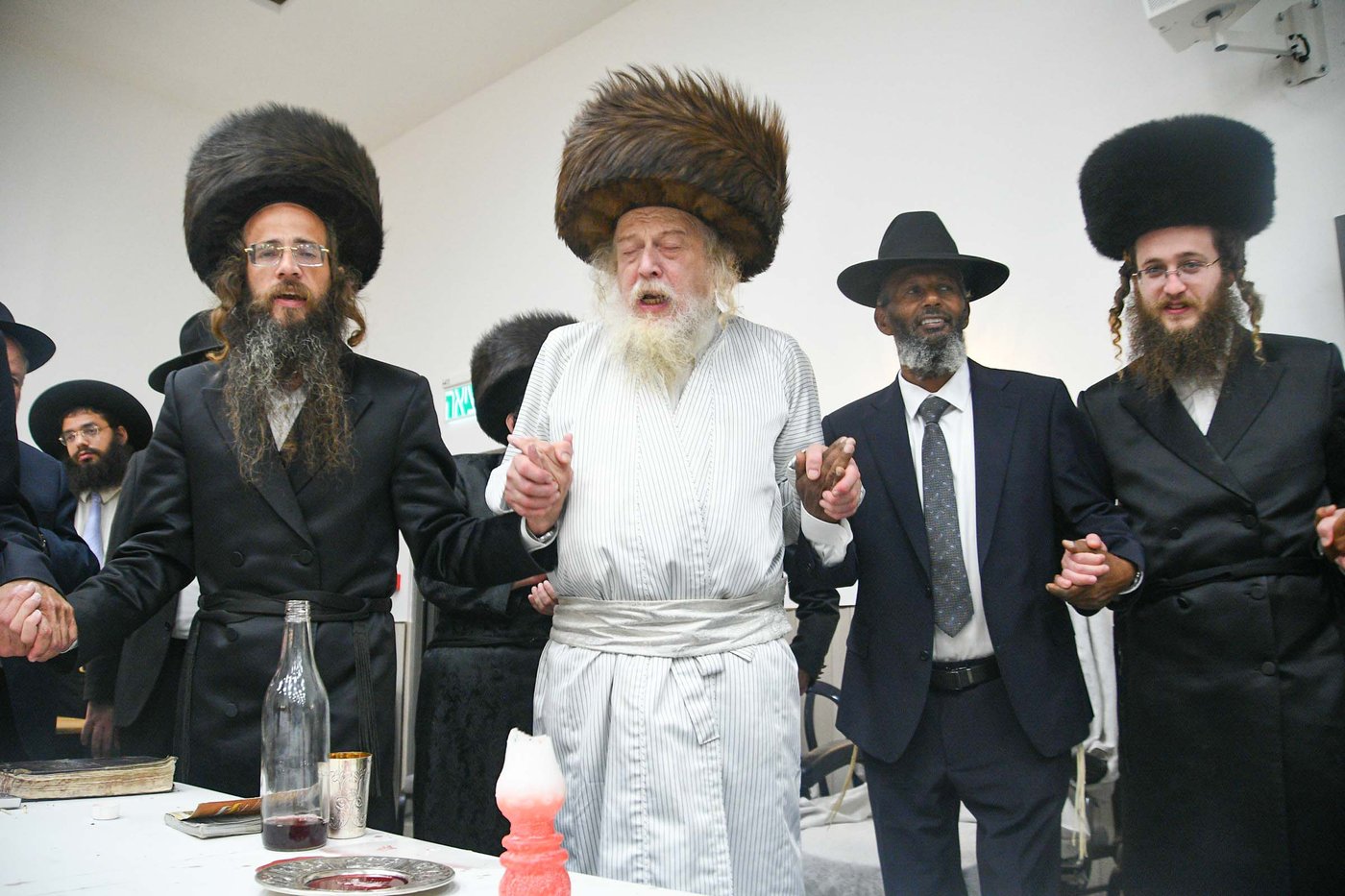 האדמו"ר ממבקשי אמונה שליט"א בעמנואל | צילום: ארי קופרשטוק