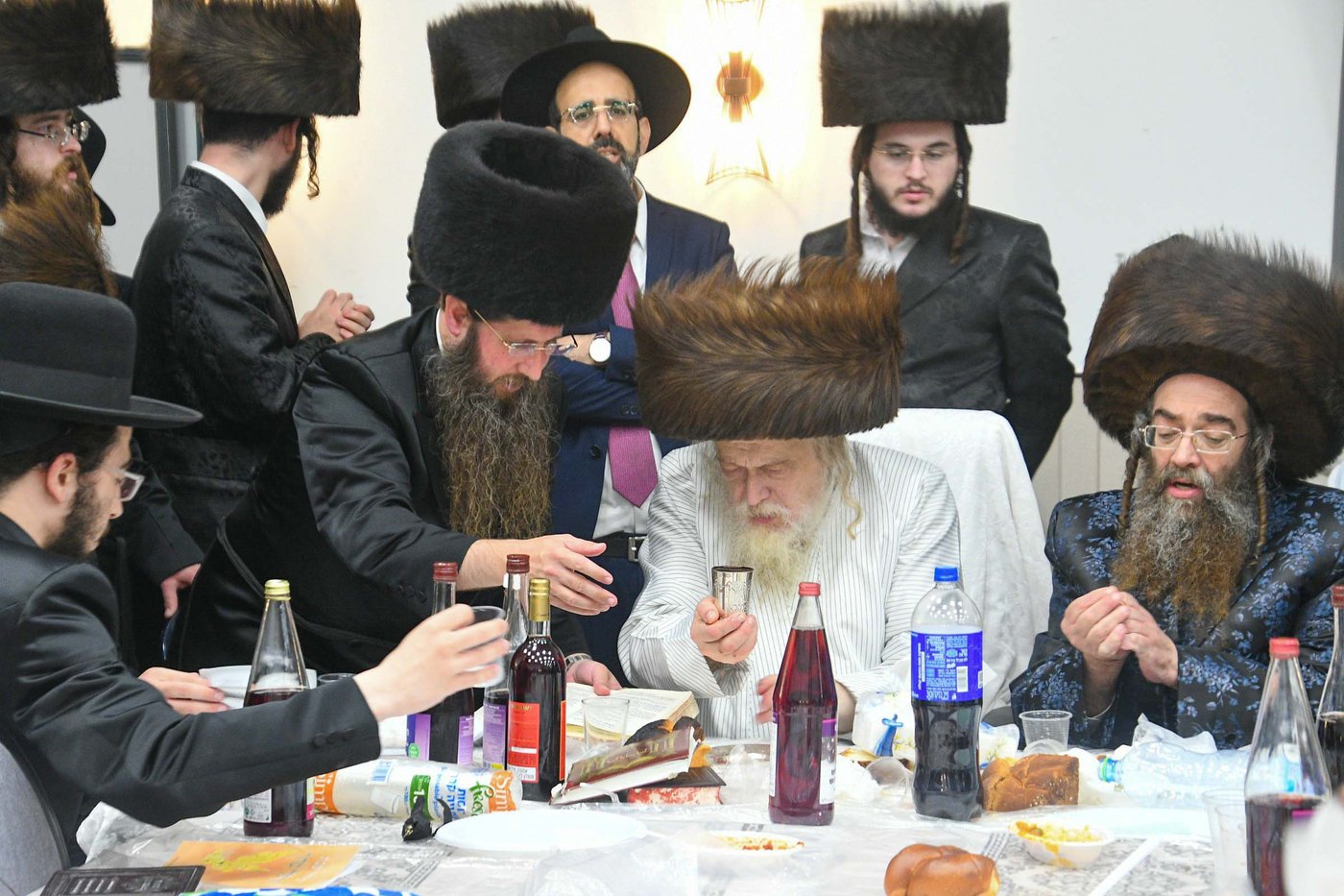 האדמו"ר ממבקשי אמונה שליט"א בעמנואל | צילום: ארי קופרשטוק