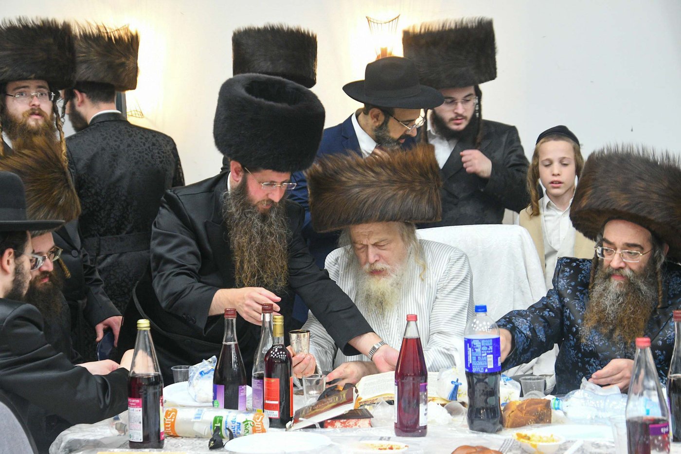 האדמו"ר ממבקשי אמונה שליט"א בעמנואל | צילום: ארי קופרשטוק