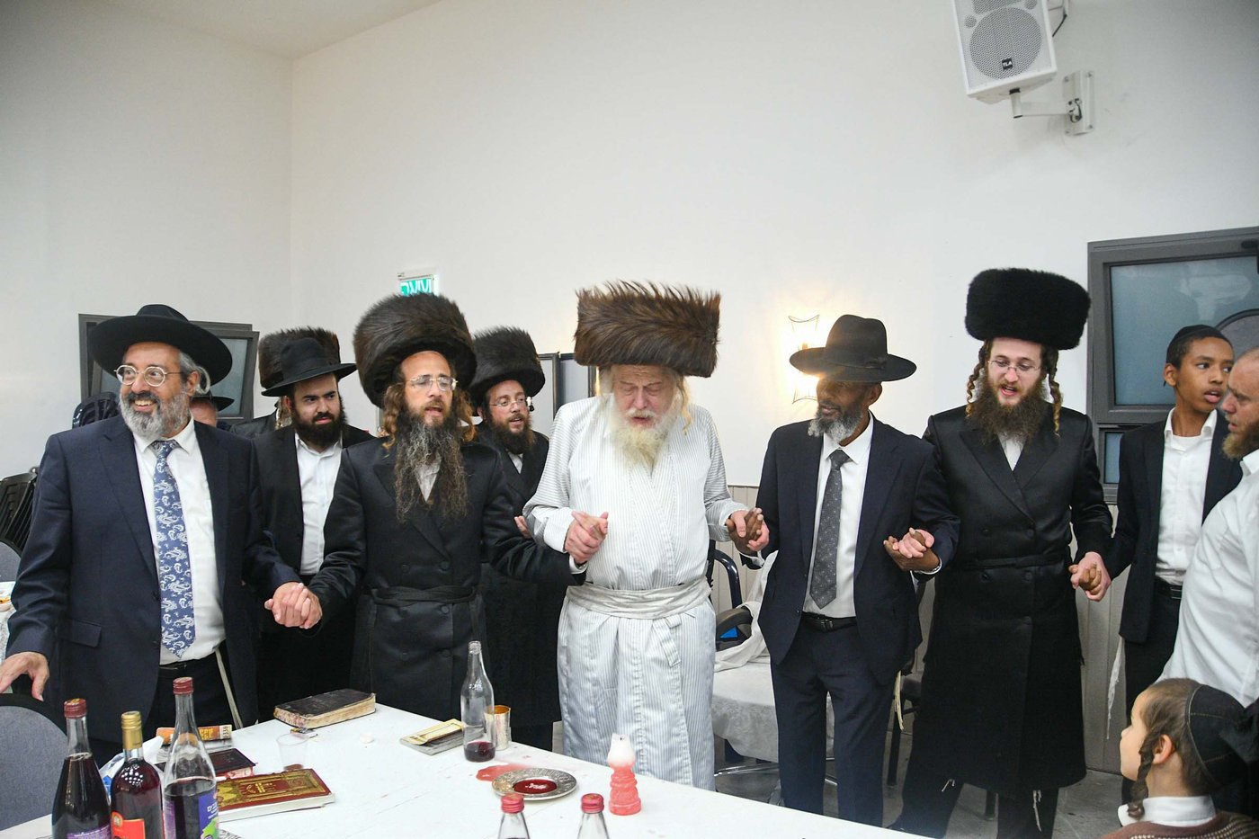 האדמו"ר ממבקשי אמונה שליט"א בעמנואל | צילום: ארי קופרשטוק
