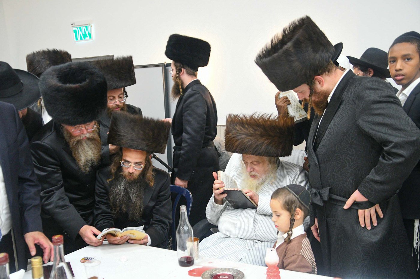 האדמו"ר ממבקשי אמונה שליט"א בעמנואל | צילום: ארי קופרשטוק