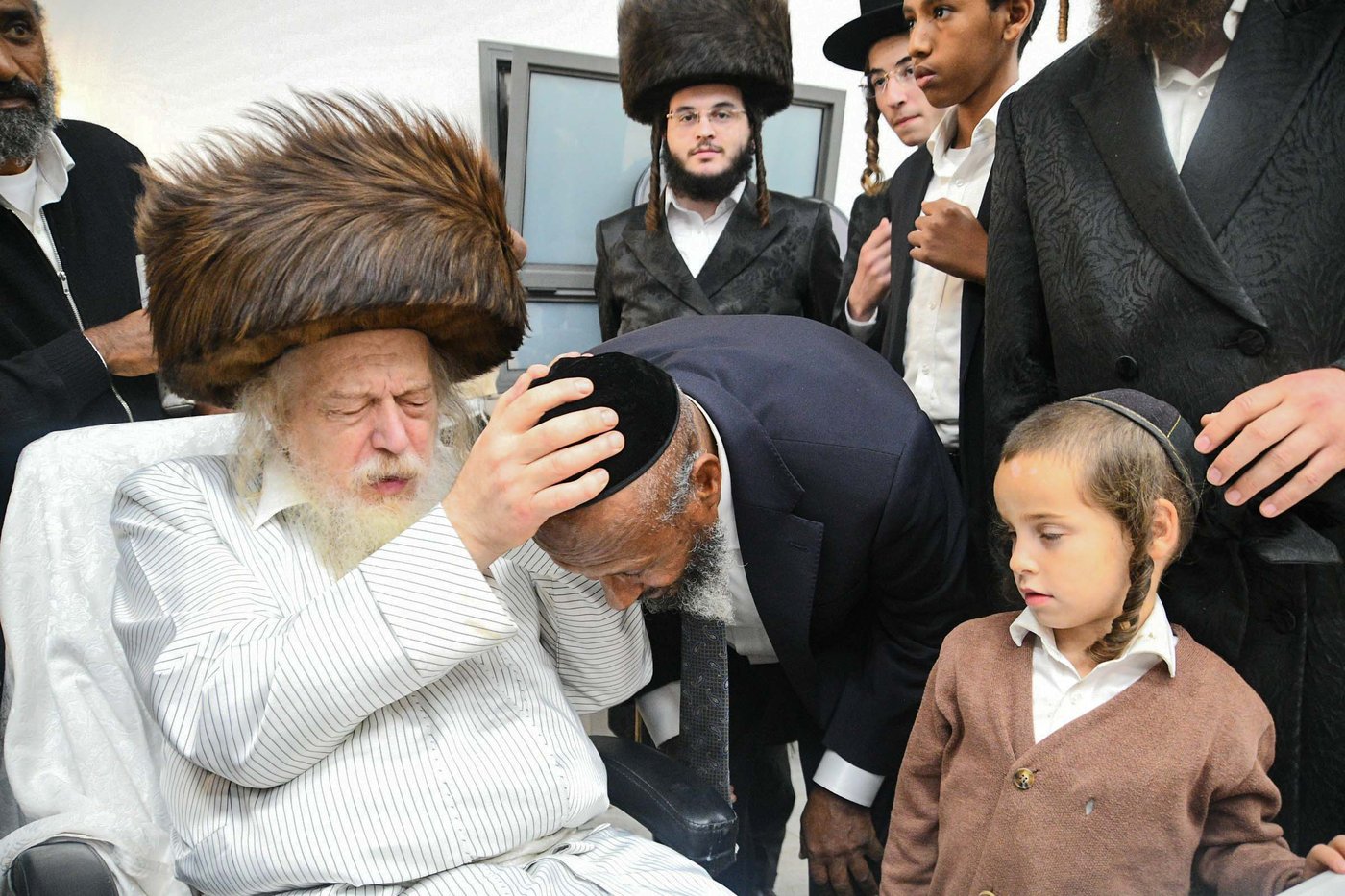 האדמו"ר ממבקשי אמונה שליט"א בעמנואל | צילום: ארי קופרשטוק